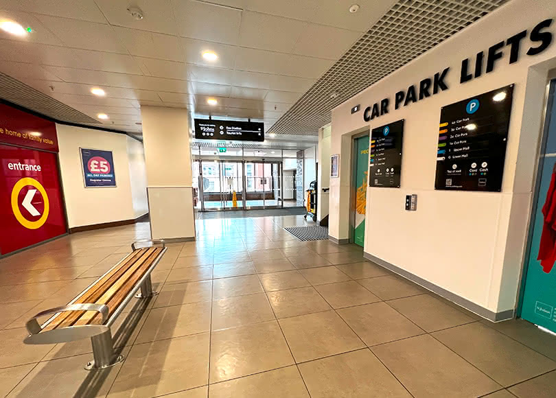 Centro Comercial St Johns, Liverpool SKIDATA e Apex Parking revitalizaram a solução de estacionamento existente para o crescimento da receita.