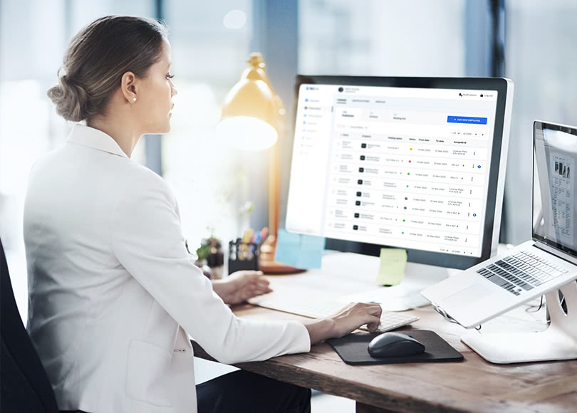 female-sweb-ecom-b2b-810x580