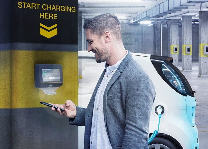 man-charging-car-810x580