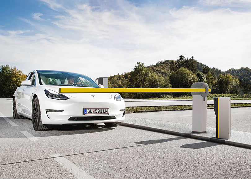 tesla-driver-entry-barrier-gate-lpr-810x580-1