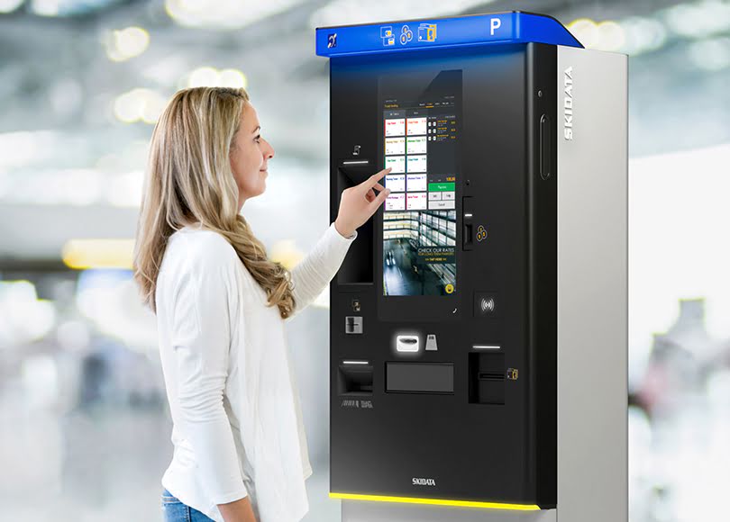 woman-skiosk-smart-parking-810x580