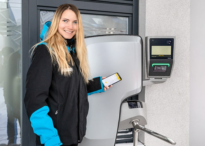 woman-mobile-flow-showcase-810x580